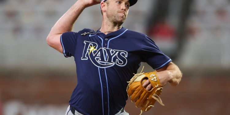 Informes: Padres adquieren al lanzador derecho Jason Adam de los Rays