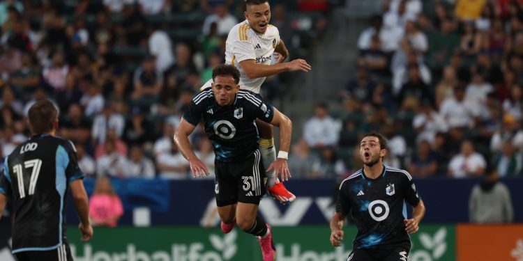 El gol de Gabriel Pec en el minuto 90 le da al Galaxy la victoria sobre el Minnesota United