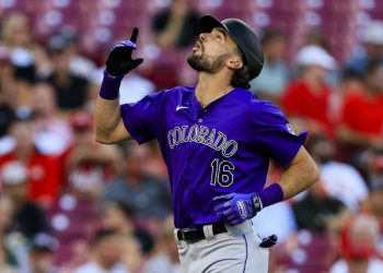 Tras una rara victoria como visitante, los Rockies buscan empatar ante los Rojos