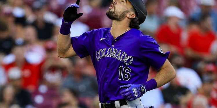 Tras una rara victoria como visitante, los Rockies buscan empatar ante los Rojos