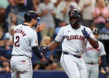 Los Guardianes, los mejores de la Liga Americana, buscan arrebatarle la serie a los Rays