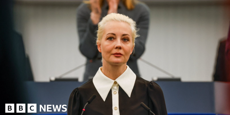 Un tribunal ruso ordena la detención de Yulia Navalnaya