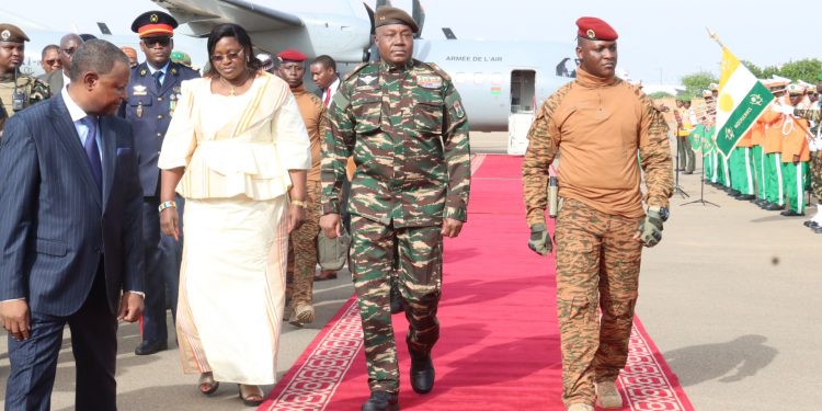 Los líderes militares de Níger, Mali y Burkina Faso firman un nuevo pacto y rechazan a la CEDEAO | Noticias sobre conflictos