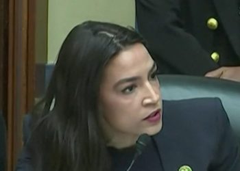 Los artículos de acusación de la representante Alexandria Ocasio Cortez contra los jueces Alito y Thomas son devastadores