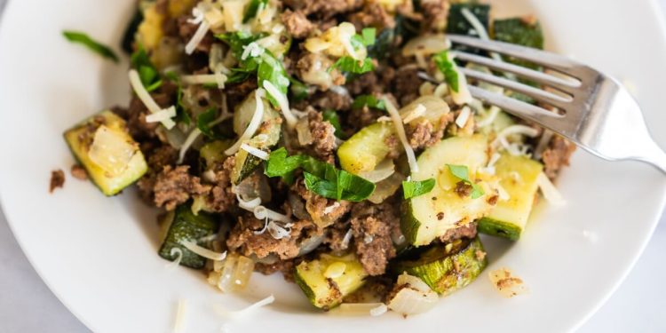 Receta de salteado de calabacín y carne molida en 20 minutos