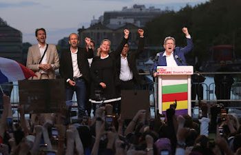 LOS DEMÓCRATAS DEBERÍAN HACER UN BALANCE DE LO QUE PASÓ AYER EN FRANCIA