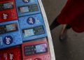 La India se aferra a los teléfonos baratos mientras las marcas luchan por atraer a nuevos compradores de teléfonos inteligentes
