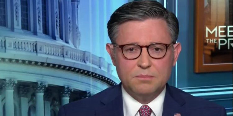 Los ataques racistas republicanos contra Kamala Harris ya están teniendo resultados contraproducentes