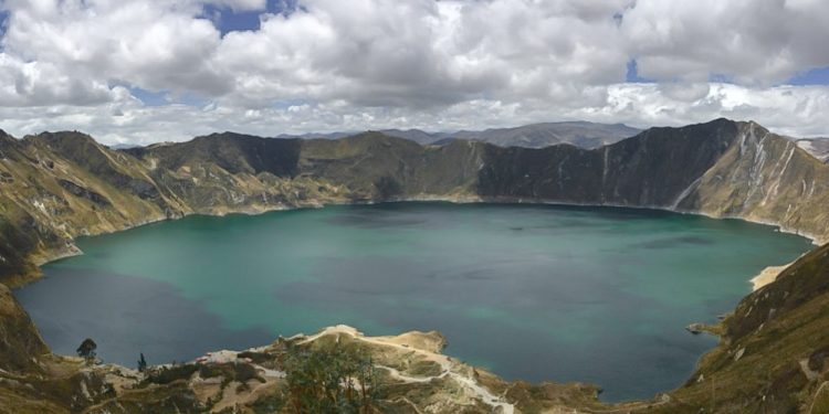 Una guía para la impresionante laguna del cráter de Ecuador