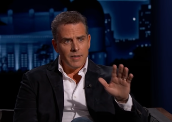 Hunter Biden le 'implora' a su padre que siga en la carrera tras su horrible actuación en el debate, según un informe