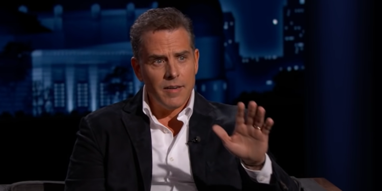 Hunter Biden le 'implora' a su padre que siga en la carrera tras su horrible actuación en el debate, según un informe