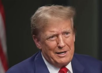 Un nuevo informe muestra que Trump dijo una gran mentira cuando afirmó que no tenía idea de quién estaba detrás del Proyecto 2025