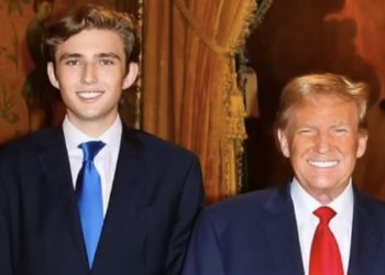 Barron Trump recibe una gran ovación en su mitin en Florida