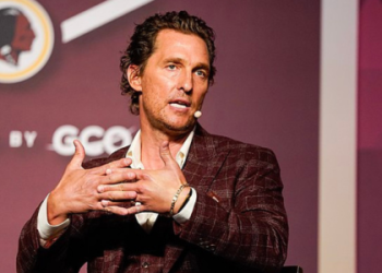 El actor de Hollywood Matthew McConaughey sigue abierto a postularse para un cargo electivo