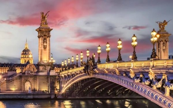 La Torre Eiffel no está entre los sitios turísticos más populares