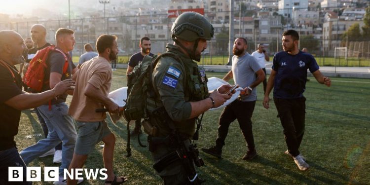 Israel ataca objetivos de Hezbolá tras ataque a campo de fútbol