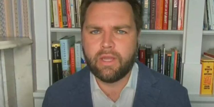 JD Vance se rompe el cerebro al intentar afirmar que Trump es un buen marido
