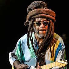 Burna Boy guarda silencio ante las acusaciones de falta de respeto de Steel Pulse en el Summer Jam Festival