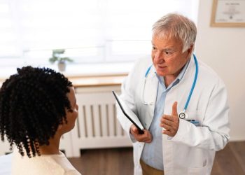 Sesgo del proveedor y detección y tratamiento del cáncer de colon