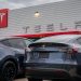 Tesla retira 1,8 millones de vehículos por un problema en el capó