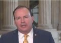 El senador Mike Lee difunde un rumor falso sobre una emergencia médica de Biden