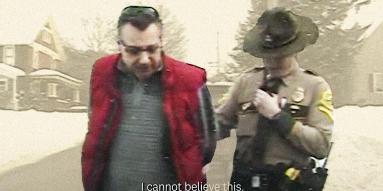 Un hombre de Vermont que fue arrestado por hacerle un gesto obsceno a un policía recibe un acuerdo por 175.000 dólares