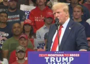 Trump parece completamente desconcertado por la venta de entradas de Harris al Arizona Arena