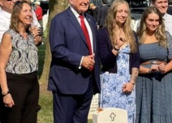 Trump utilizó ilegalmente el Cementerio Nacional de Arlington para una sesión fotográfica