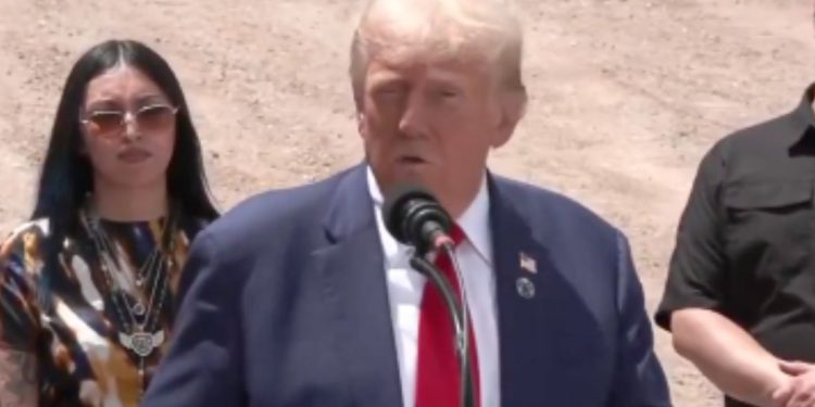 Trump destaca crímenes violentos cometidos por extranjeros en evento fronterizo