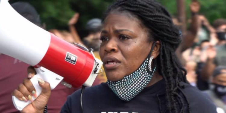 El fiscal del condado derrotó a un segundo miembro del 'Escuadrón' en las primarias demócratas de Missouri