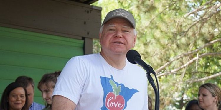 El historial educativo radical de Tim Walz