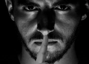 Encuesta: La mayoría dice que la Primera Enmienda «va demasiado lejos»