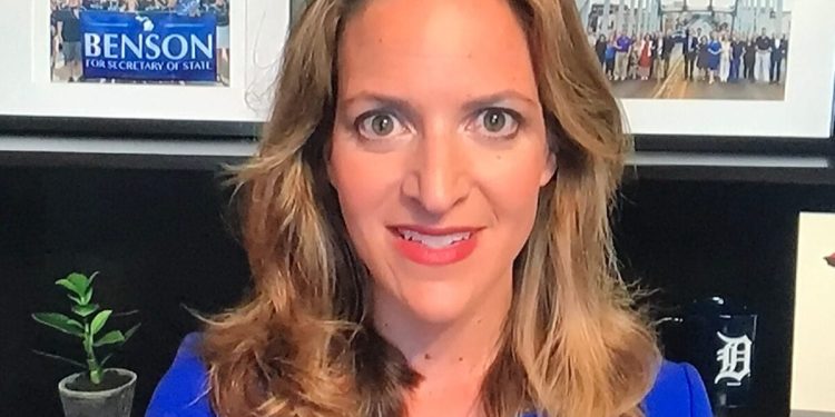 La tiránica secretaria de estado de Michigan, Jocelyn Bensen, se vuelve una verdadera Stasi: insta a los ciudadanos a delatar a sus vecinos si cuestionan la narrativa electoral oficial | The Gateway Pundit