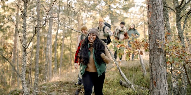 Las mejores ofertas para actividades al aire libre: ahorre hasta un 50 % en tiendas de campaña REI, dispositivos Garmin inReach y luces inteligentes para exteriores