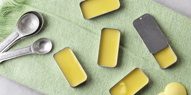 Cómo hacer una receta de bálsamo labial natural