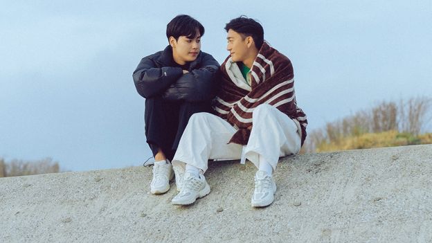 Cómo los programas de televisión finalmente abordan las citas gay