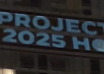 El DNC proyecta que la sede del Proyecto 2025 se construirá en la Torre Trump de Chicago