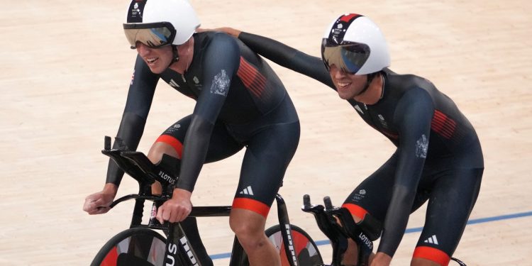 Juegos Olímpicos 2024: Gran Bretaña se lleva la plata en la emocionante persecución por equipos masculina y gana la medalla número 1000 de la era moderna | Noticias de los Juegos Olímpicos