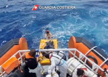 Al menos 21 personas desaparecidas tras naufragio de un barco en una isla italiana | Noticias sobre migración