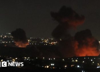 Israel limita reuniones en el norte mientras ataca a Hezbolá en Líbano