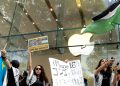Manifestantes se manifiestan en tiendas Apple de todo el mundo el día del lanzamiento del iPhone 16