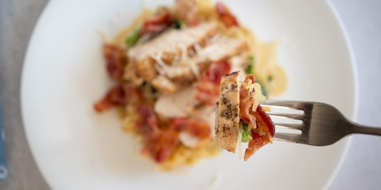 Pollo a la carbonara (con espagueti de calabaza)