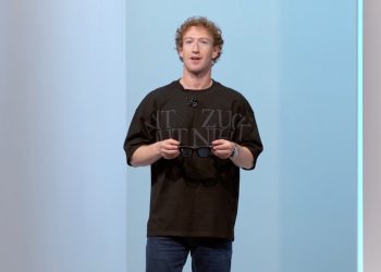 ¿Qué dice la camiseta de Mark Zuckerberg?