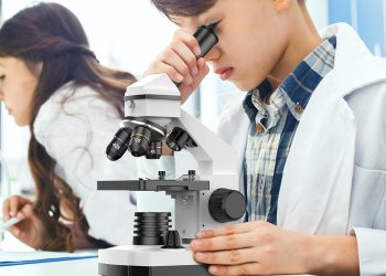 Regale un microscopio compuesto a sus hijos por solo $90