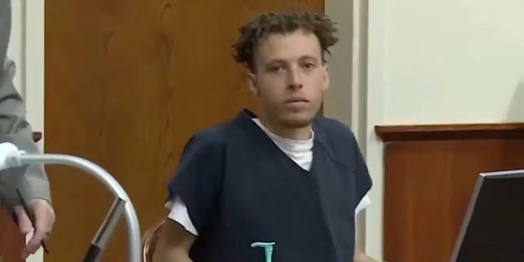 Condenan a un hombre que se hizo pasar por un estudiante de secundaria para abusar de menores y probablemente pasará el resto de su vida tras las rejas | The Gateway Pundit