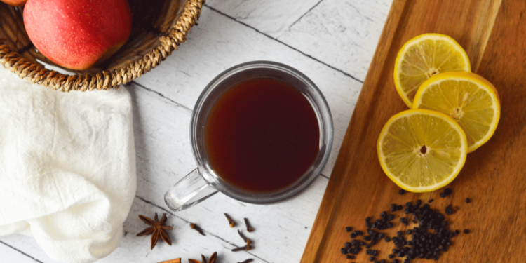 Sidra caliente con bayas de saúco