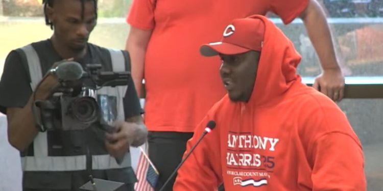 Los residentes de Springfield, Ohio, se enfadan en una reunión de la Comisión de la ciudad mientras los inmigrantes haitianos se desatan, dan vuelta coches, decapitan patos en los parques y se los comen (VÍDEO) | The Gateway Pundit