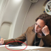 OTRA FALSA FOTOGRAFÍA: Kamala Harris finge ser informada sobre los daños del huracán Helene, pero sus auriculares no están conectados al teléfono | El experto en puerta de enlace