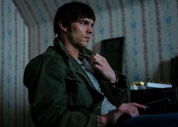 Jude Law y Nicholas Hoult protagonizan un drama policial «magníficamente interpretado» sobre neonazis estadounidenses