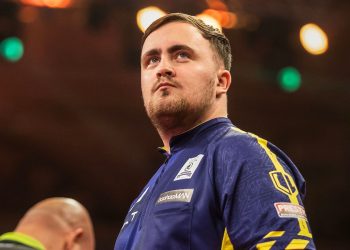 Luke Littler se adjudica el título del Players Championship 20 en el partido decisivo de la última jornada contra Stephen Bunting en Wigan | Noticias de dardos
